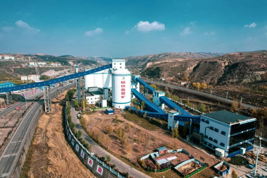 万物友好榆林榆能换电重卡运营项目荣获2022中国商用车黑科技大赛场景创新奖